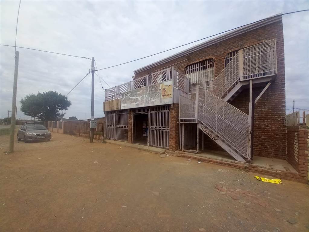 Commercial space in Thabong photo number 3