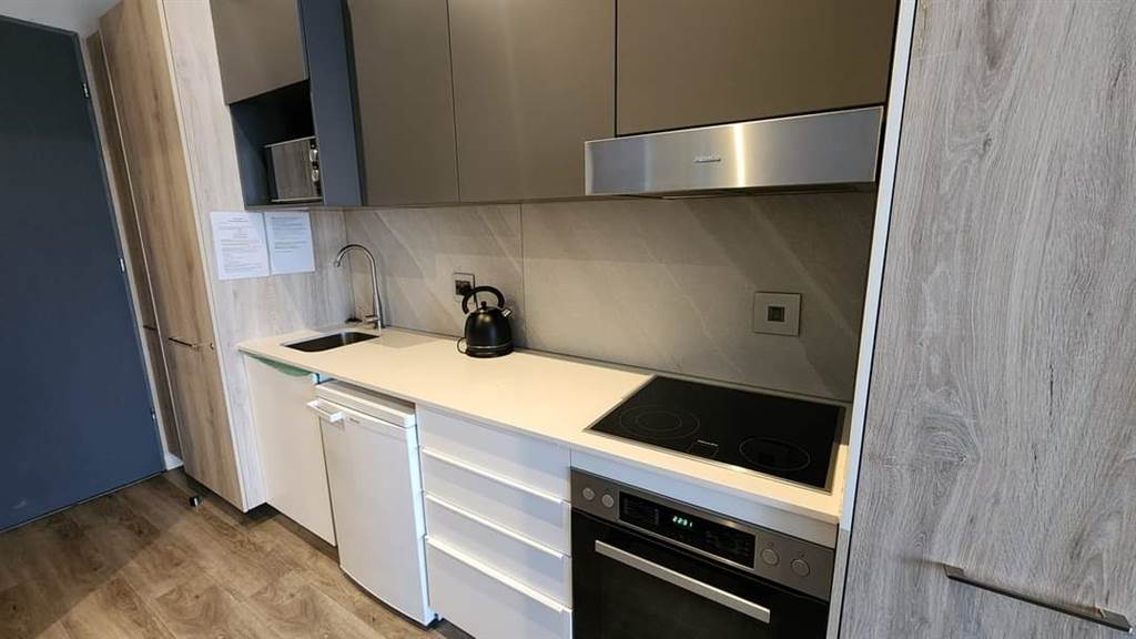 Bachelor apartment in Menlyn photo number 9