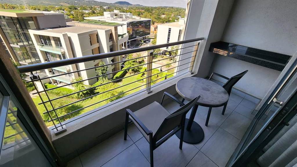 Bachelor apartment in Menlyn photo number 15