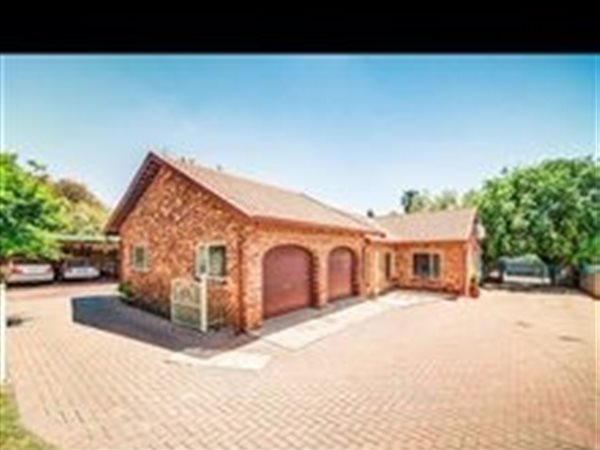4 Bedroom House 4 Bedroom House