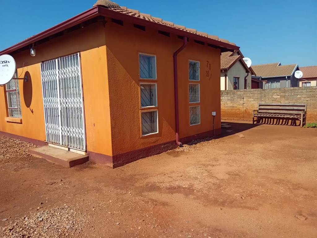 3 Bed House in Soshanguve B photo number 4