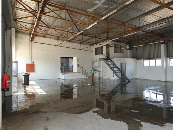 198  m² Industrial space