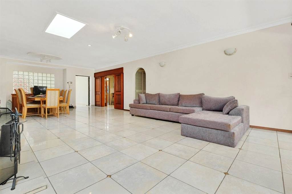 3 Bed House in Hurlingham Manor photo number 10