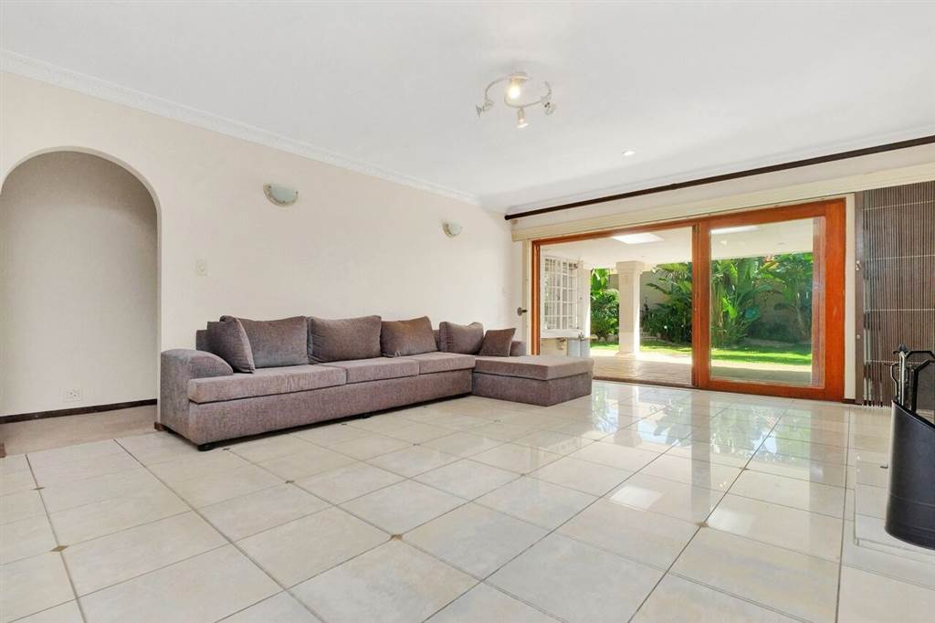 3 Bed House in Hurlingham Manor photo number 5