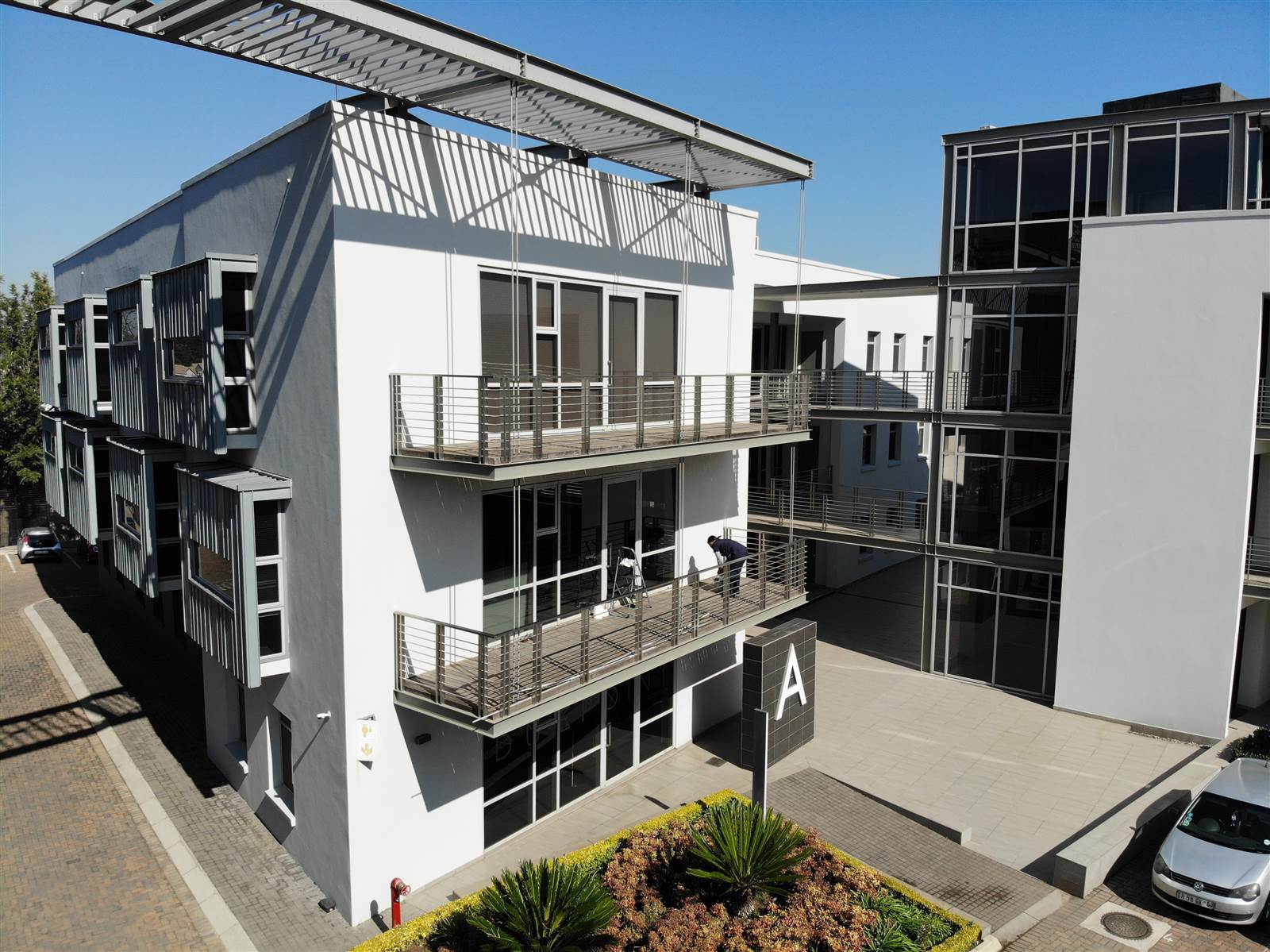 372  m² Commercial space in Bryanston photo number 1