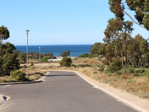 425 m² Land available in St Helena Views
