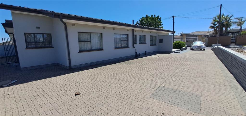 6 Bed House in Parow photo number 22