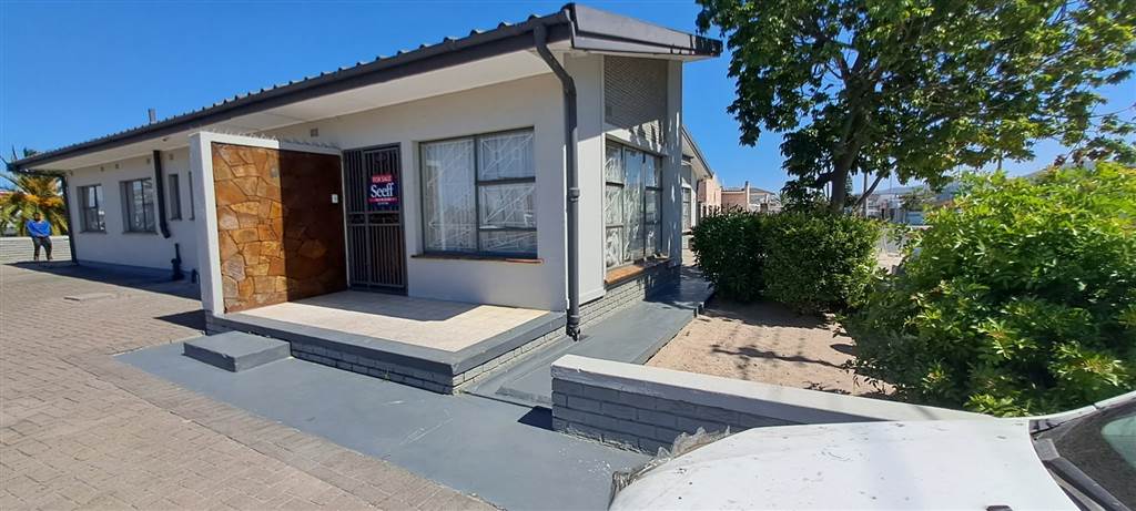 6 Bed House in Parow photo number 23