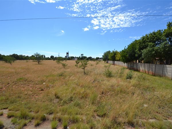 2 716 m² Land