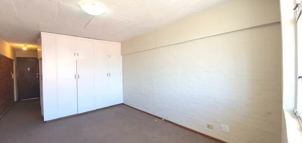 1 Bed Flat in Humewood photo number 5