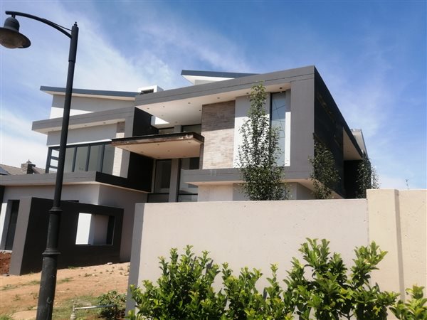 7 Bed House in Hartbeespoort Dam