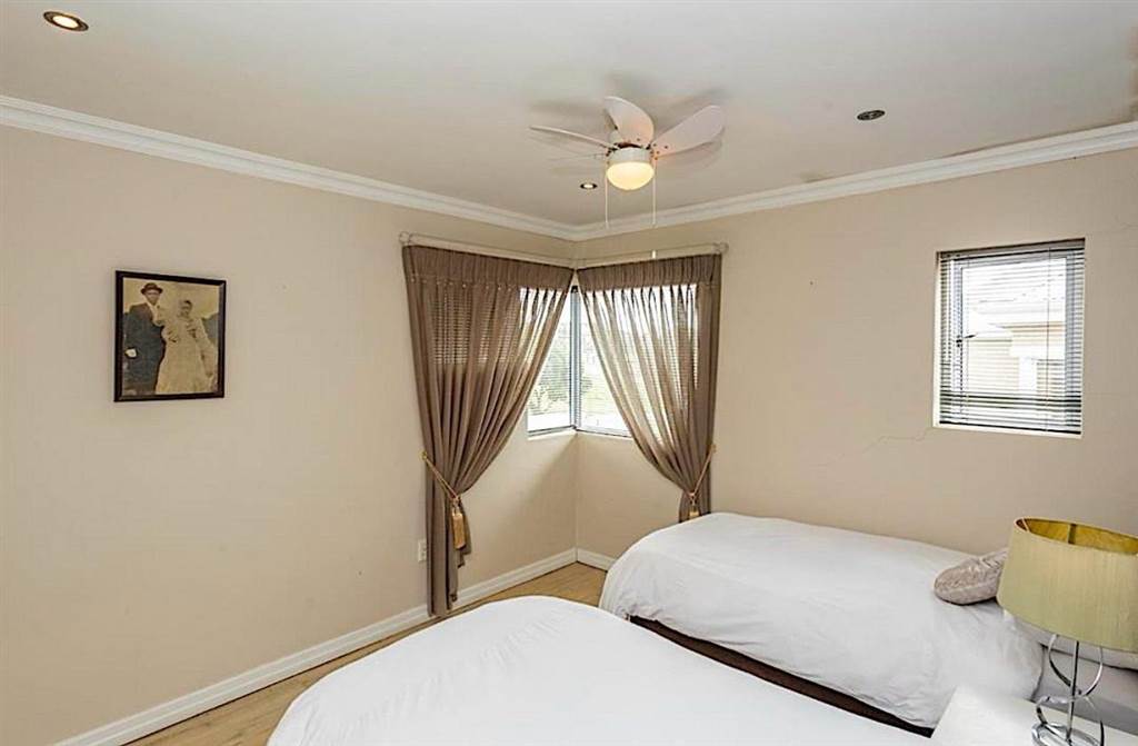 4 Bed House in Lovemore Heights photo number 21