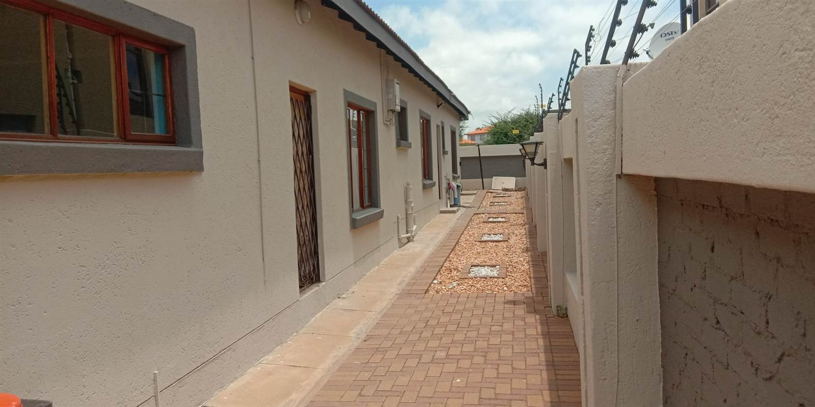 4 Bed House in Serala View photo number 17