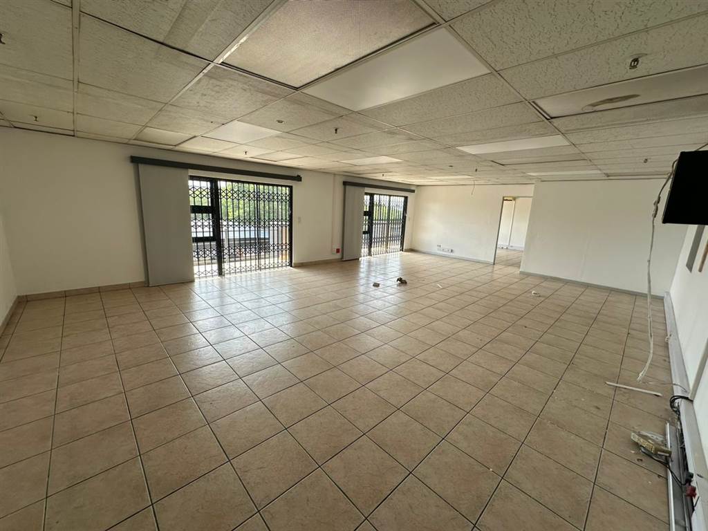 1607  m² Industrial space in North Riding photo number 15