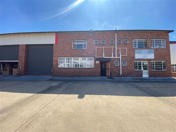 711  m² Industrial space