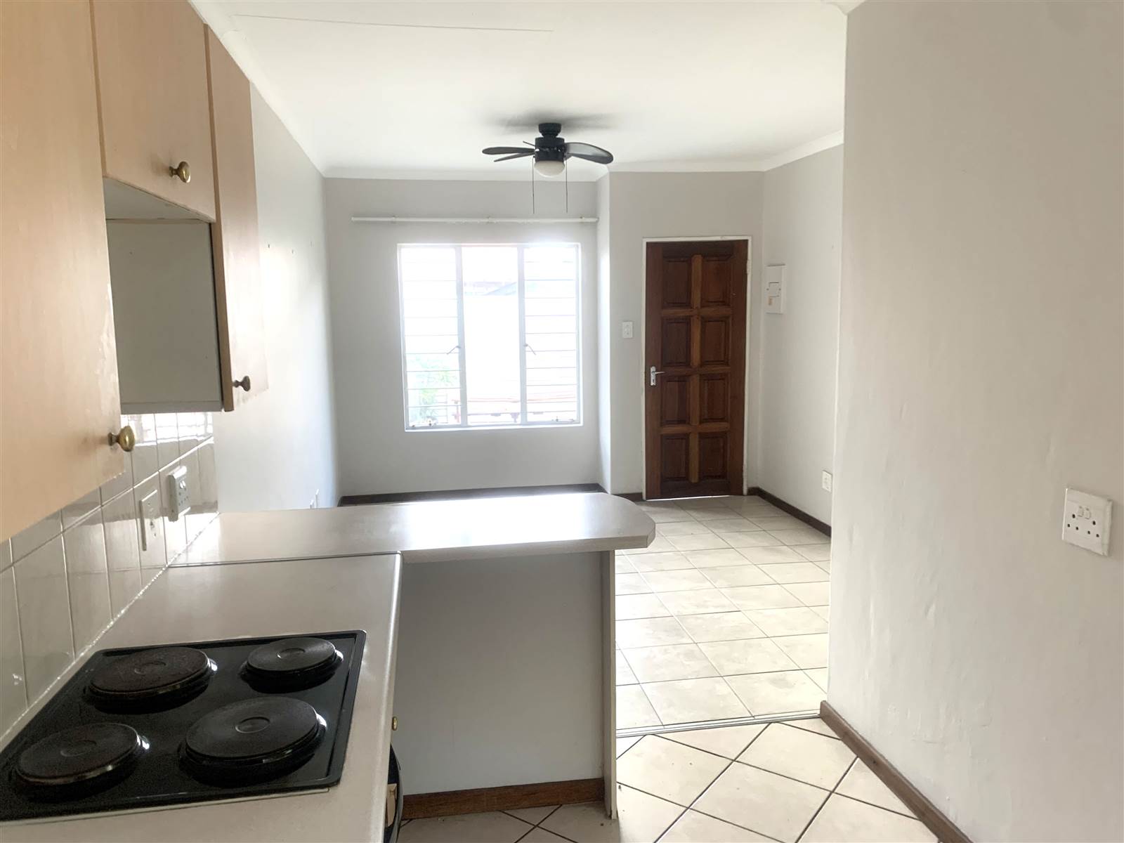 2 Bed Townhouse in Rooihuiskraal North photo number 4