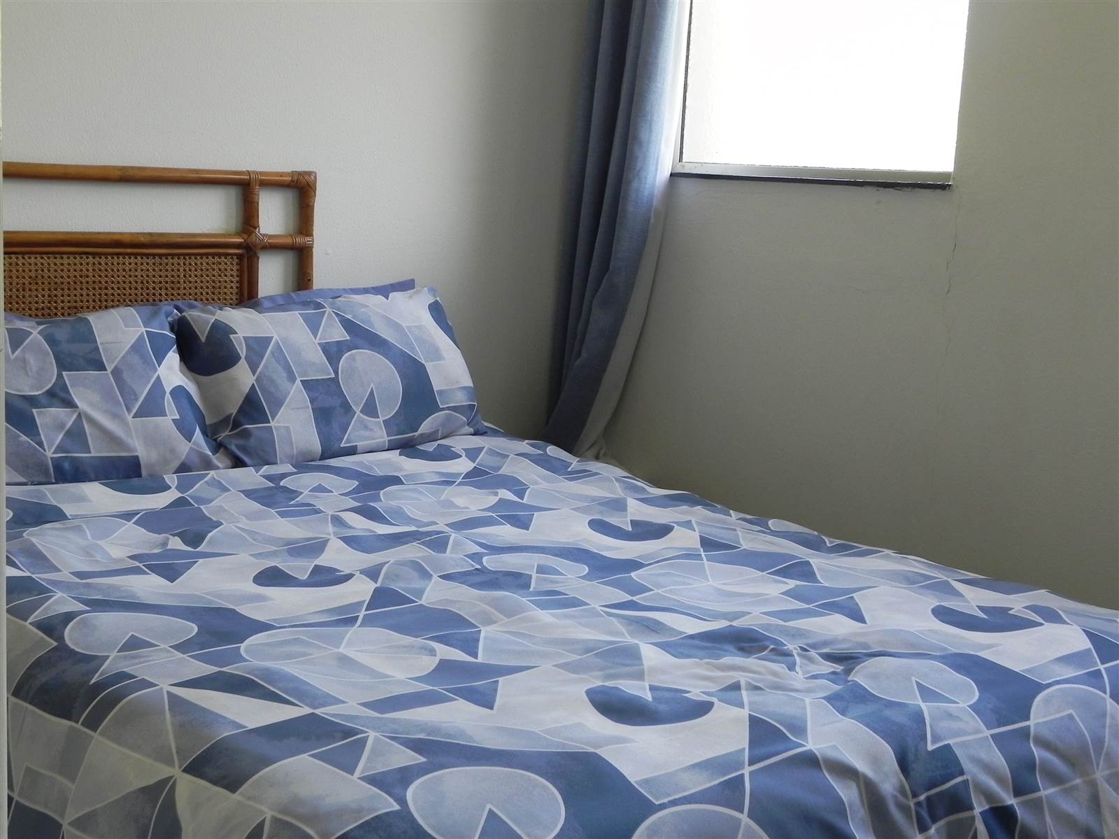 2 Bed Apartment in Amanzimtoti photo number 13