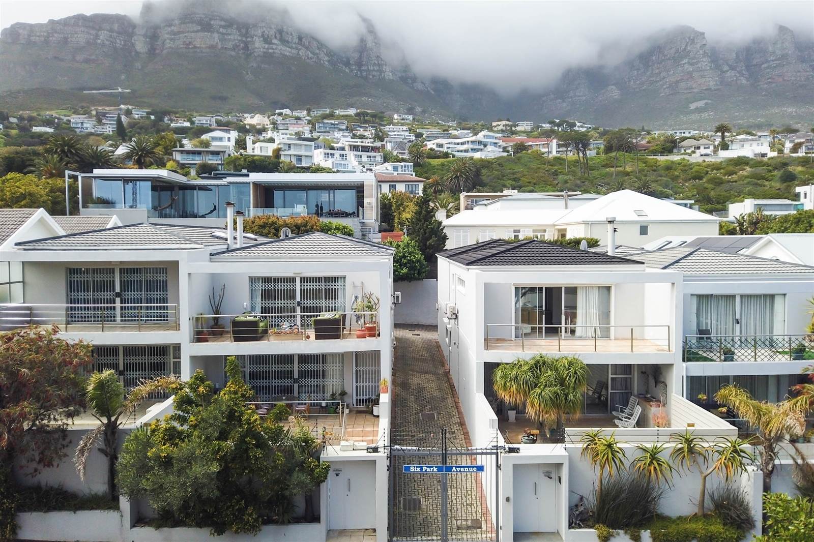 3 Bed Townhouse in Camps Bay photo number 3