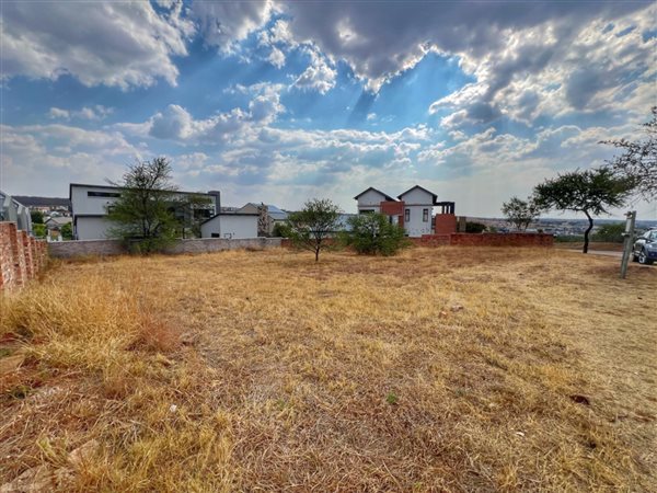 856 m² Land