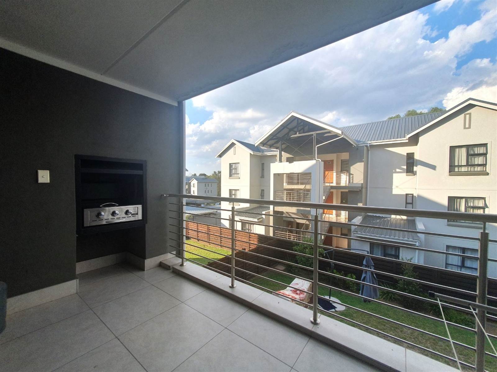 2 Bed Apartment in Modderfontein photo number 7