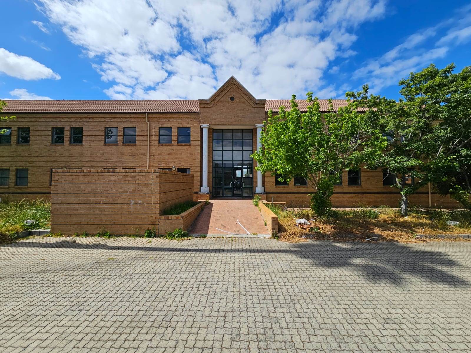 1000  m² Commercial space in Somerset West Central photo number 1