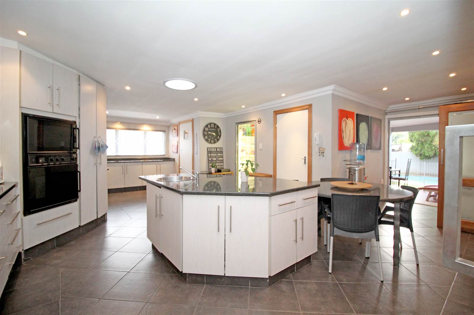 4 Bed House in Sydenham photo number 8