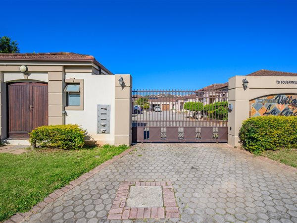 3 Bedroom Townhouse 3 Bedroom Townhouse