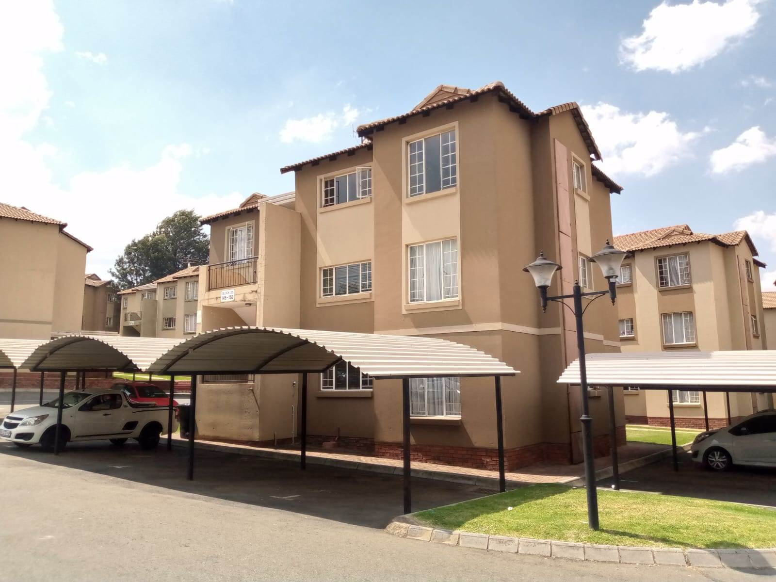 2 Bed Townhouse in Meredale photo number 27