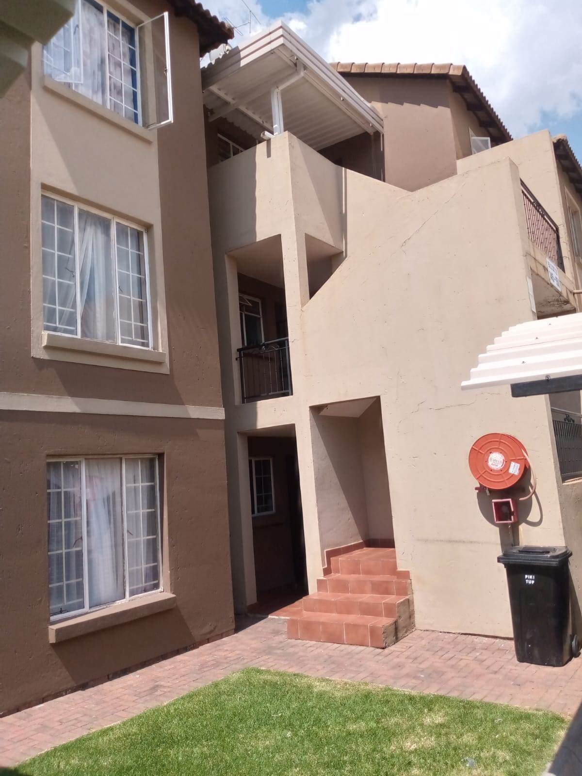 2 Bed Townhouse in Meredale photo number 24