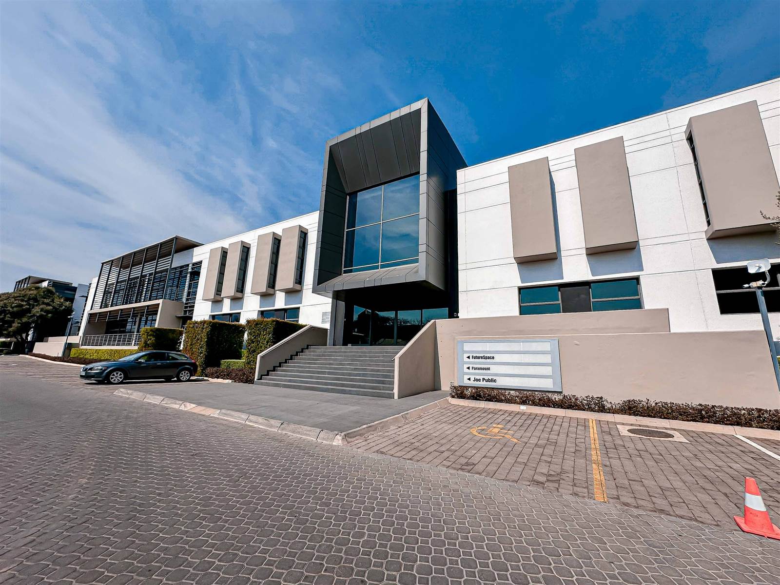 2061  m² Commercial space in Bryanston photo number 1