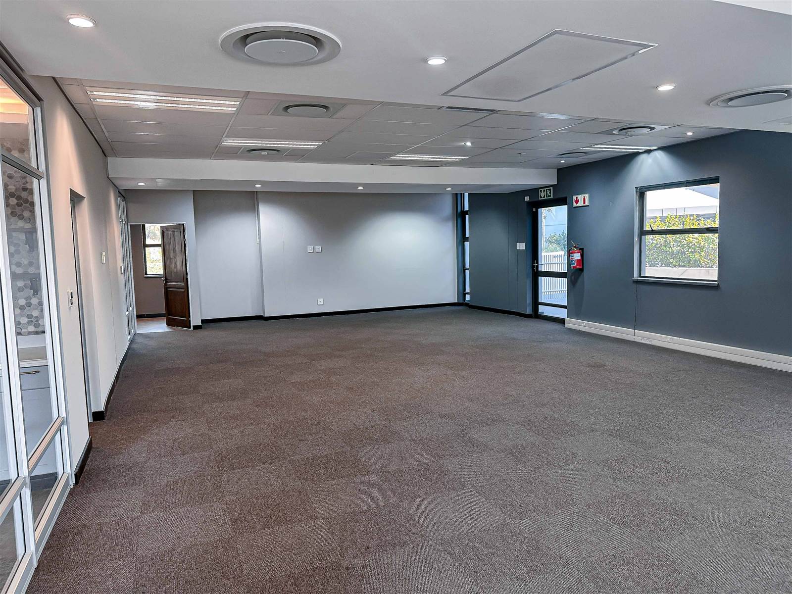 2061  m² Commercial space in Bryanston photo number 10
