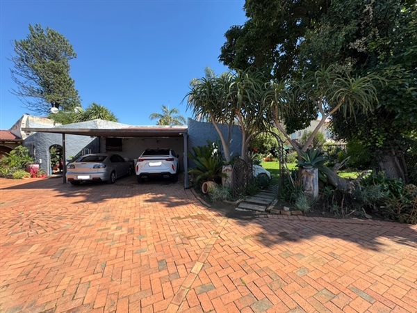 5 Bedroom House 5 Bedroom House