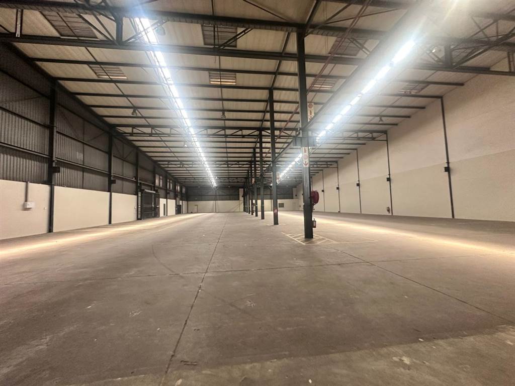 2020  m² Industrial space in Greenhills photo number 3