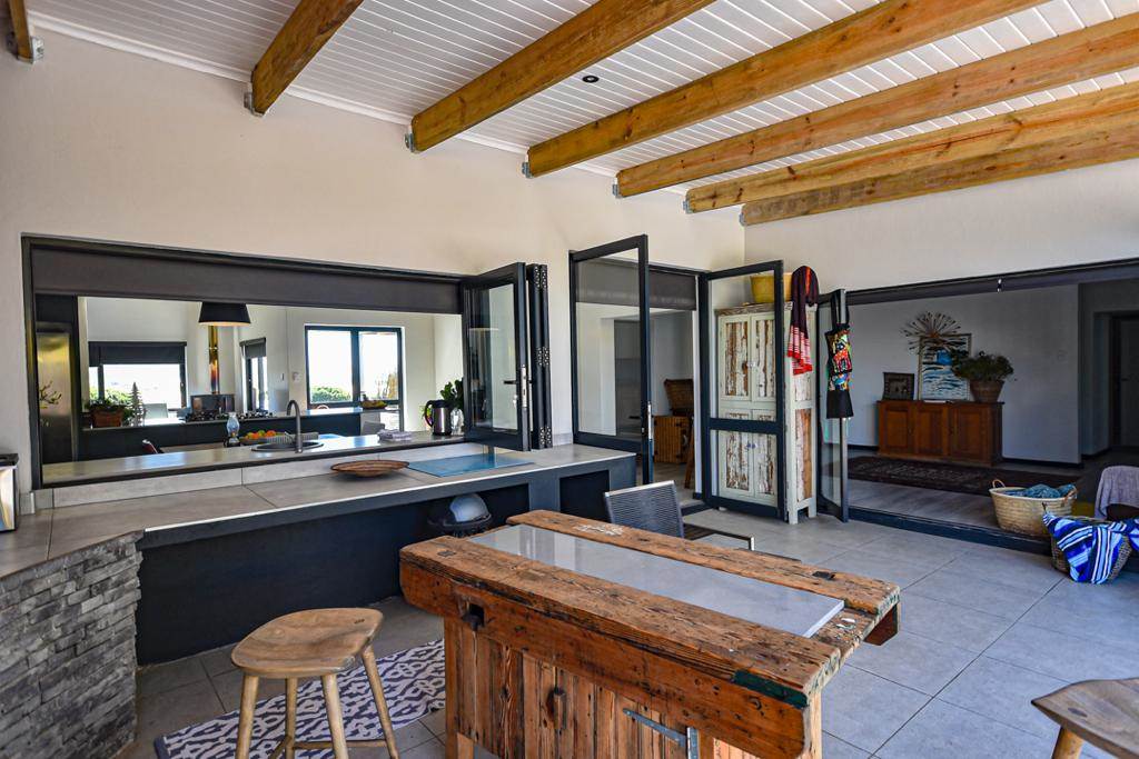 4 Bed House in Stilbaai photo number 7