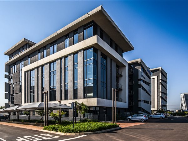 760  m² Commercial space