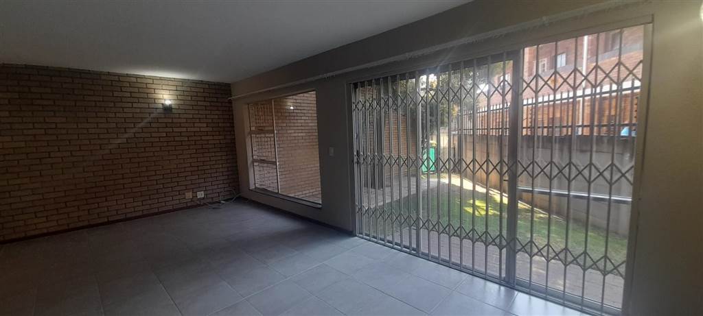 3 Bed Townhouse in Benoni Central photo number 8