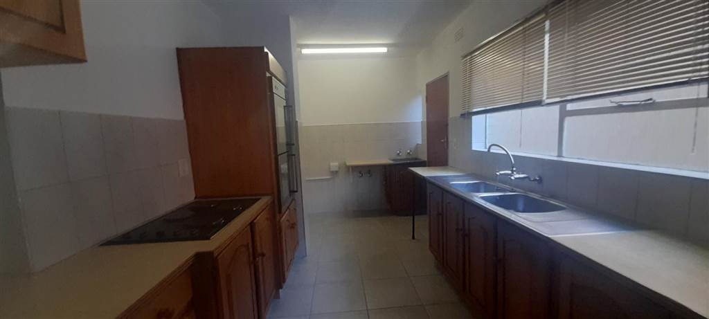 3 Bed Townhouse in Benoni Central photo number 18