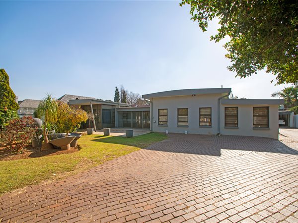 5 Bedroom House