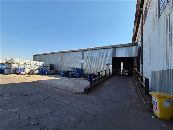 4 800  m² Industrial space