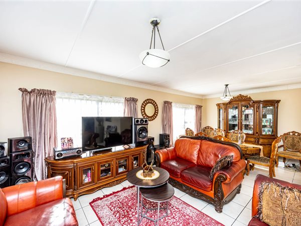 6 Bedroom House 6 Bedroom House