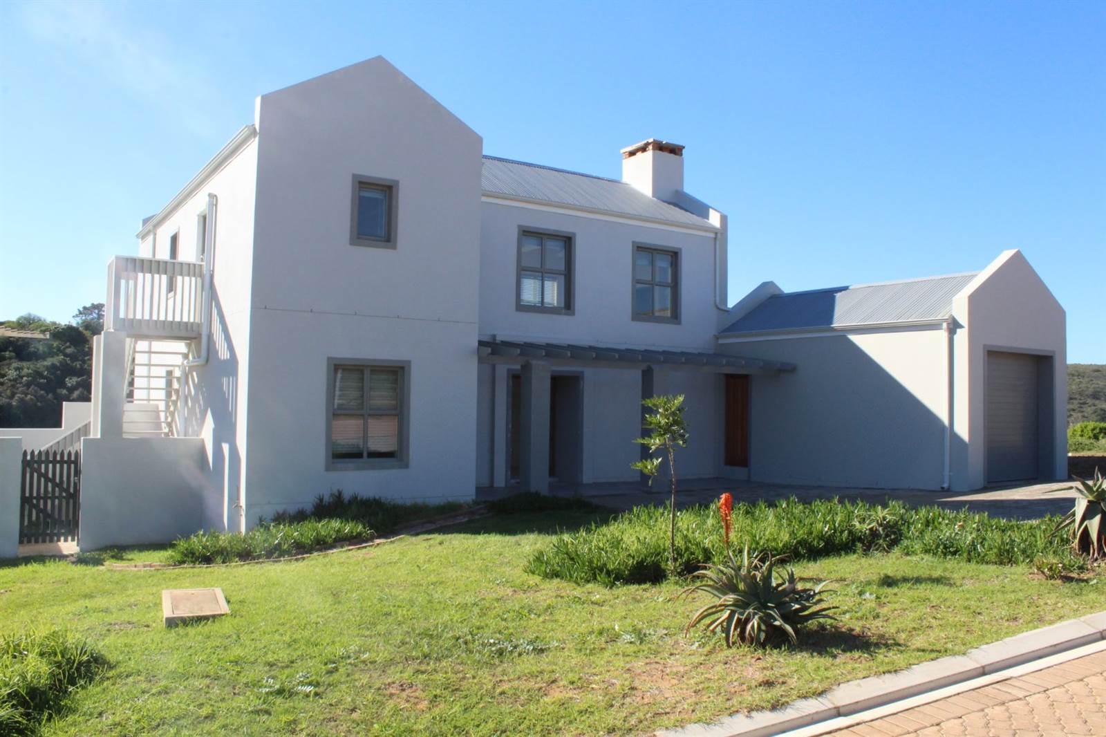 4 Bed House in Stilbaai photo number 2