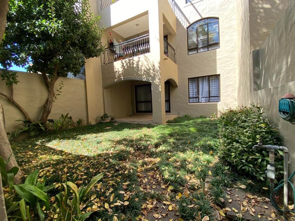 1 Bed Townhouse in Lonehill photo number 6