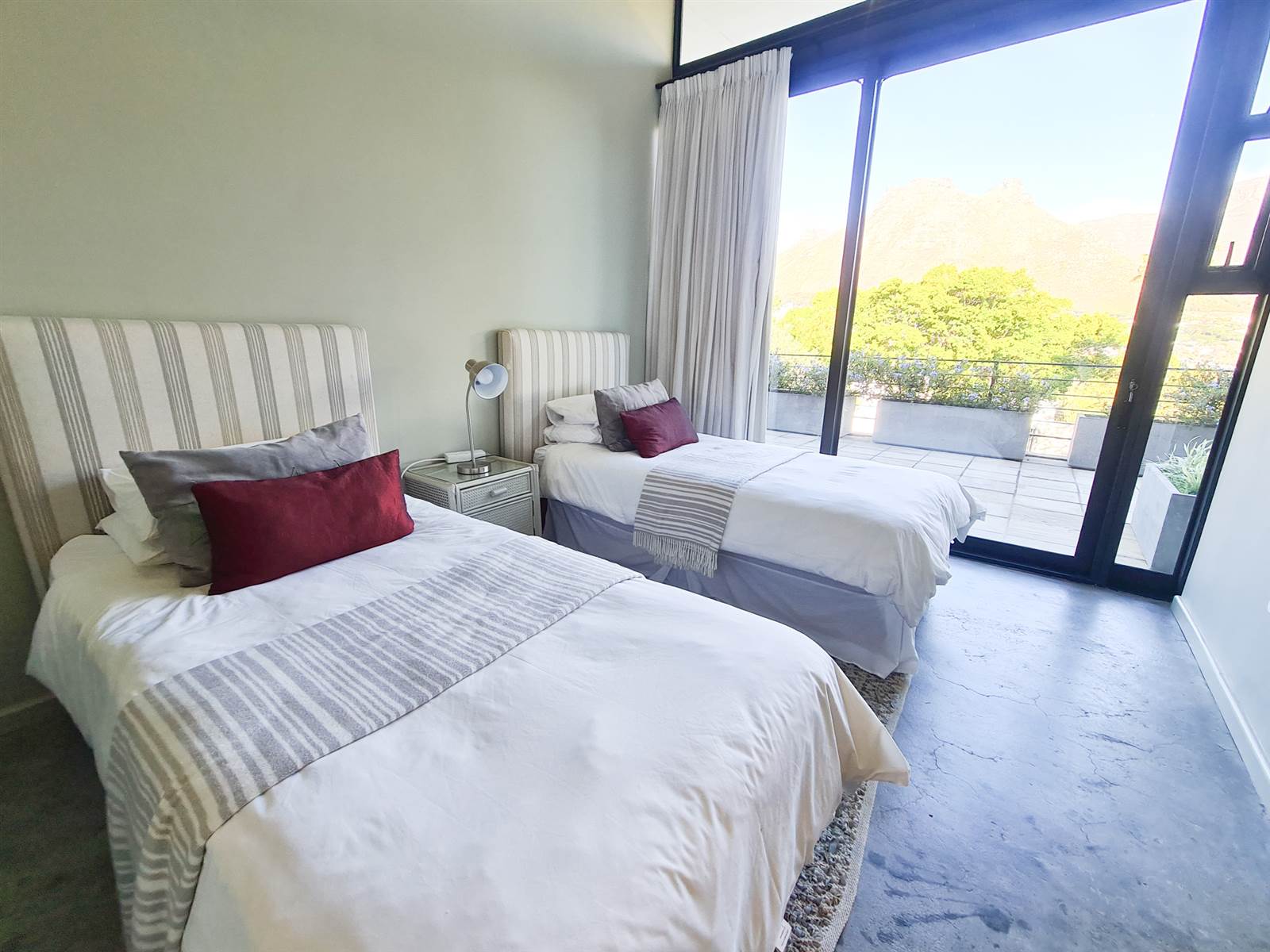 3 Bed House in Hout Bay and surrounds photo number 5