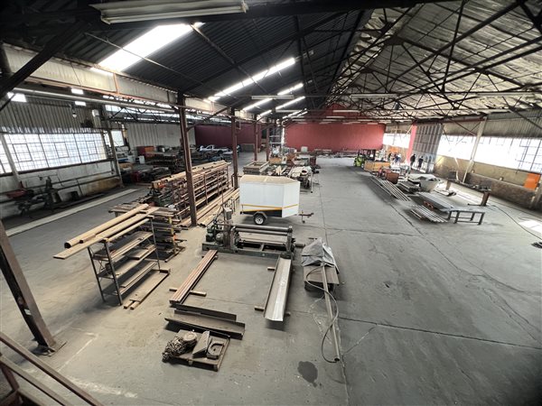 2 000 m² Industrial space 2 000 m² Industrial space