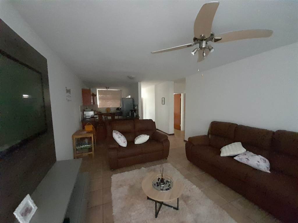 2 Bed Apartment in Wonderboom South photo number 3