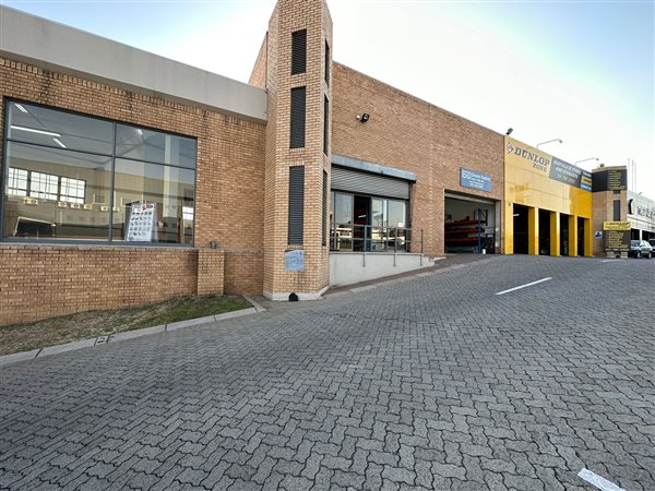 385  m² Industrial space