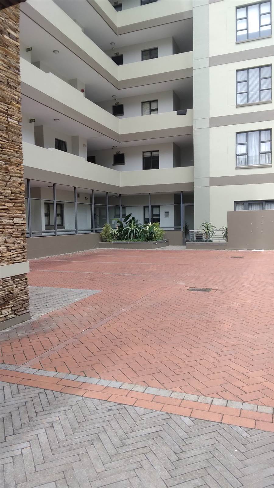 3 Bed Apartment in Umhlanga Rocks photo number 2