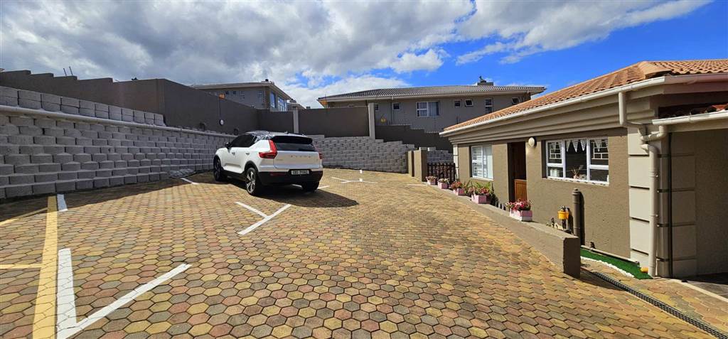 3 Bed Townhouse in Hartenbos Heuwels photo number 27