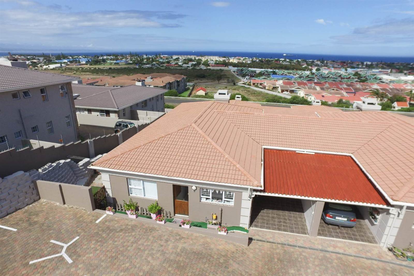 3 Bed Townhouse in Hartenbos Heuwels photo number 1