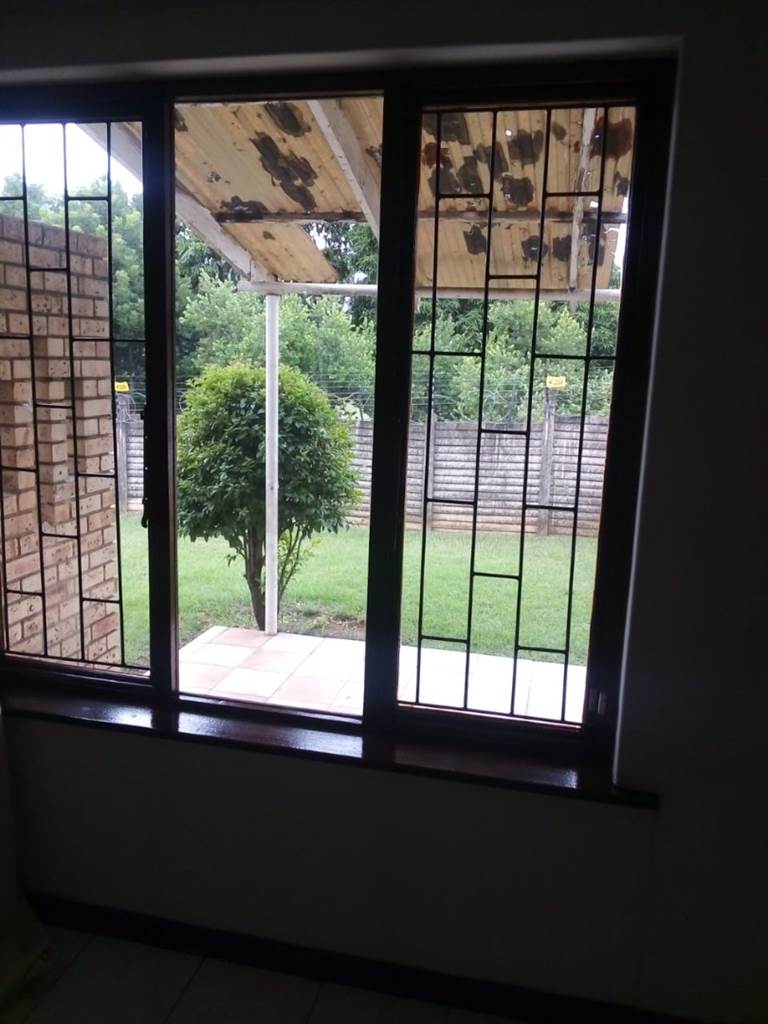 2 Bed Apartment in Scottsville photo number 4